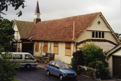 Kelburn Presbyterian Church being dismantled, 1994