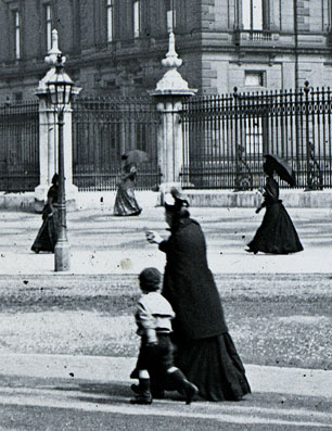 Passing Buckingham Palace, London 1892
