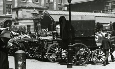 Hawkers Vans & Draws, Covent Garden Market, London 1892 